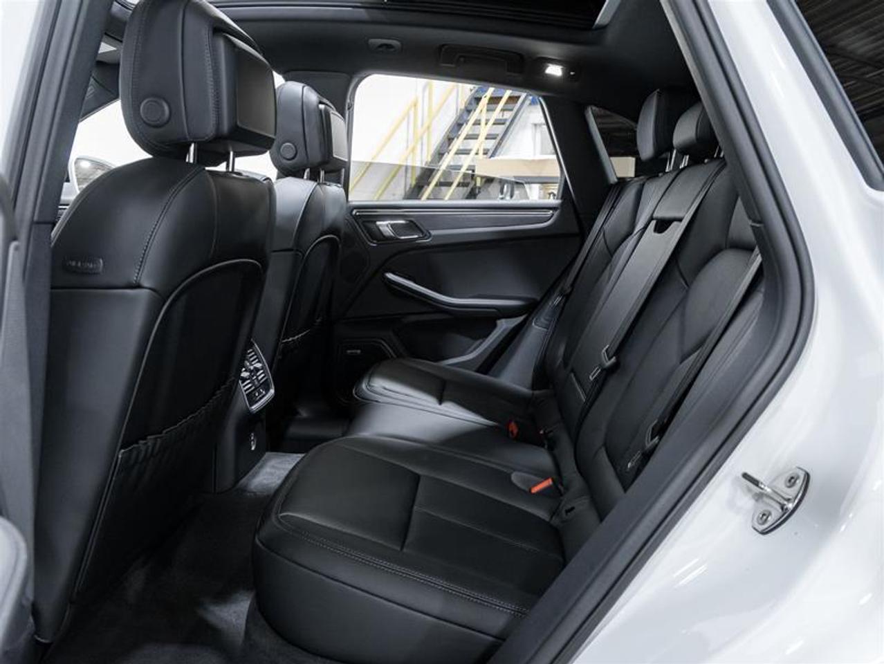 2026 Porsche Macan  Photo