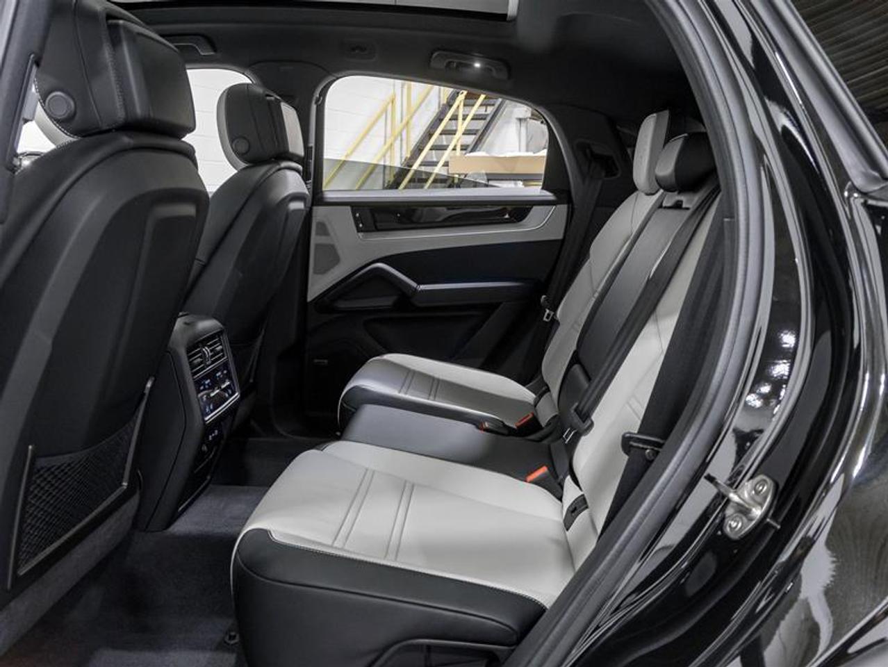 2026 Porsche Cayenne  Photo