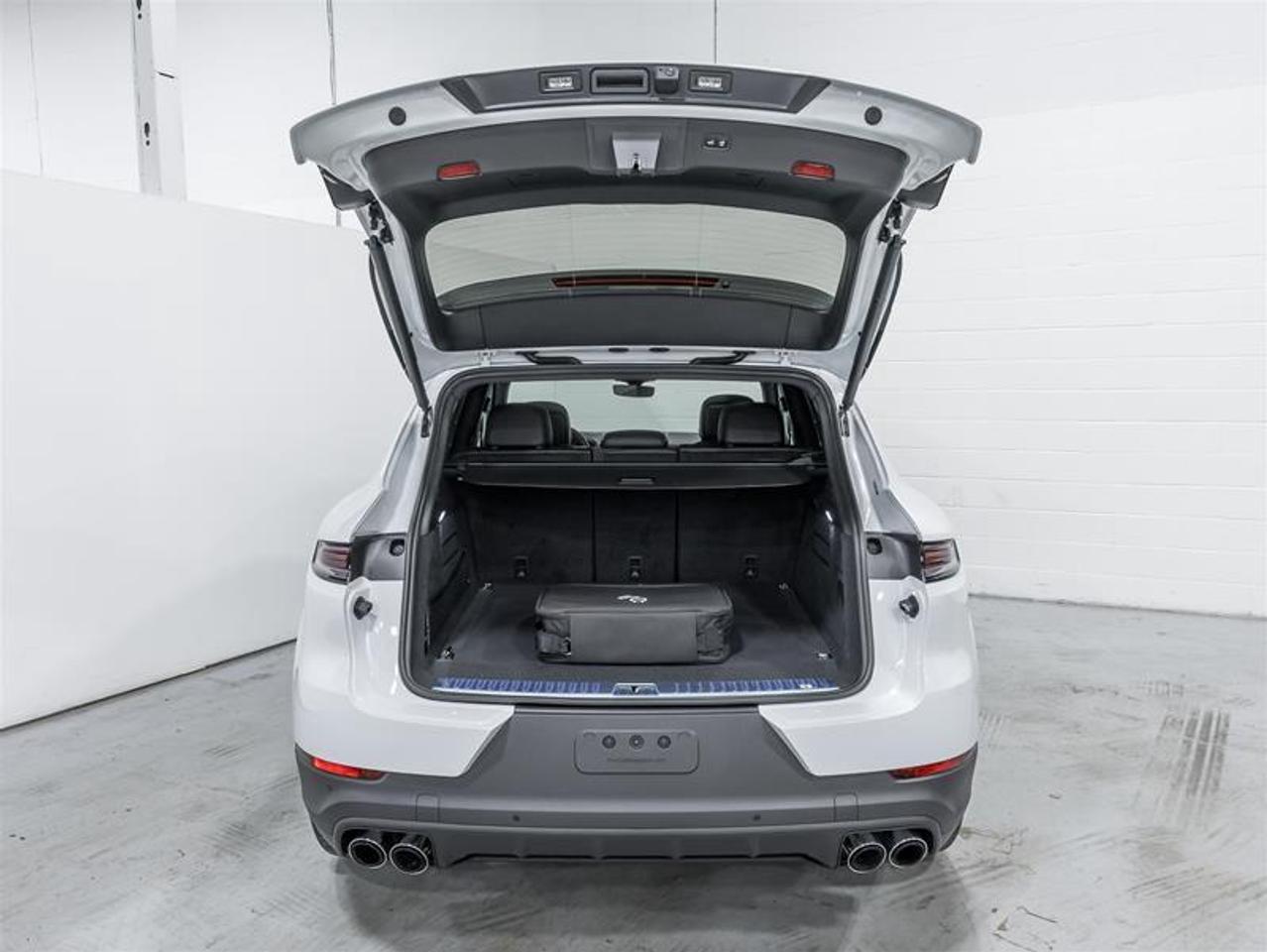 2026 Porsche Cayenne  Photo