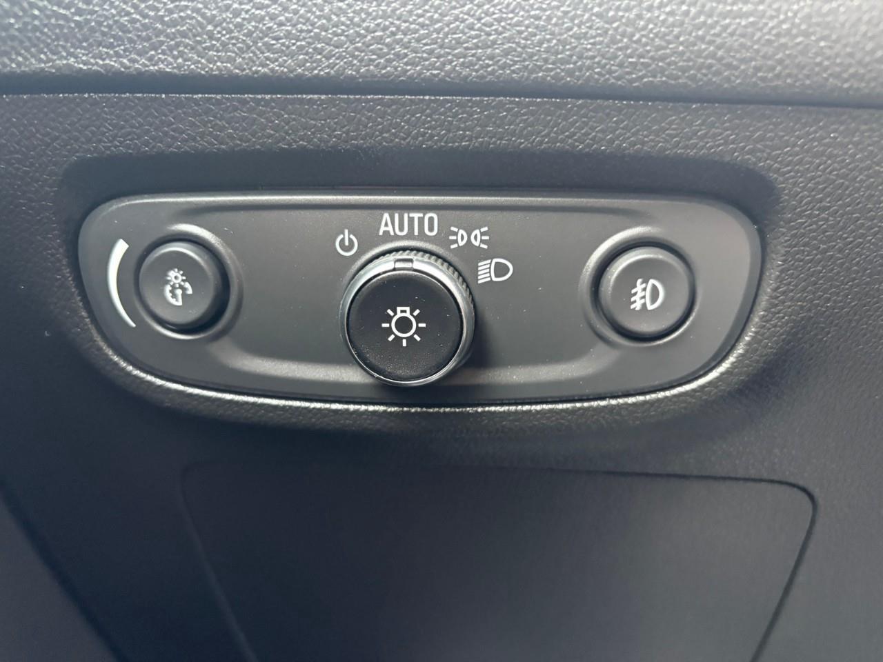 2020 Buick Encore GX Preferred All-Wheel Drive Photo3