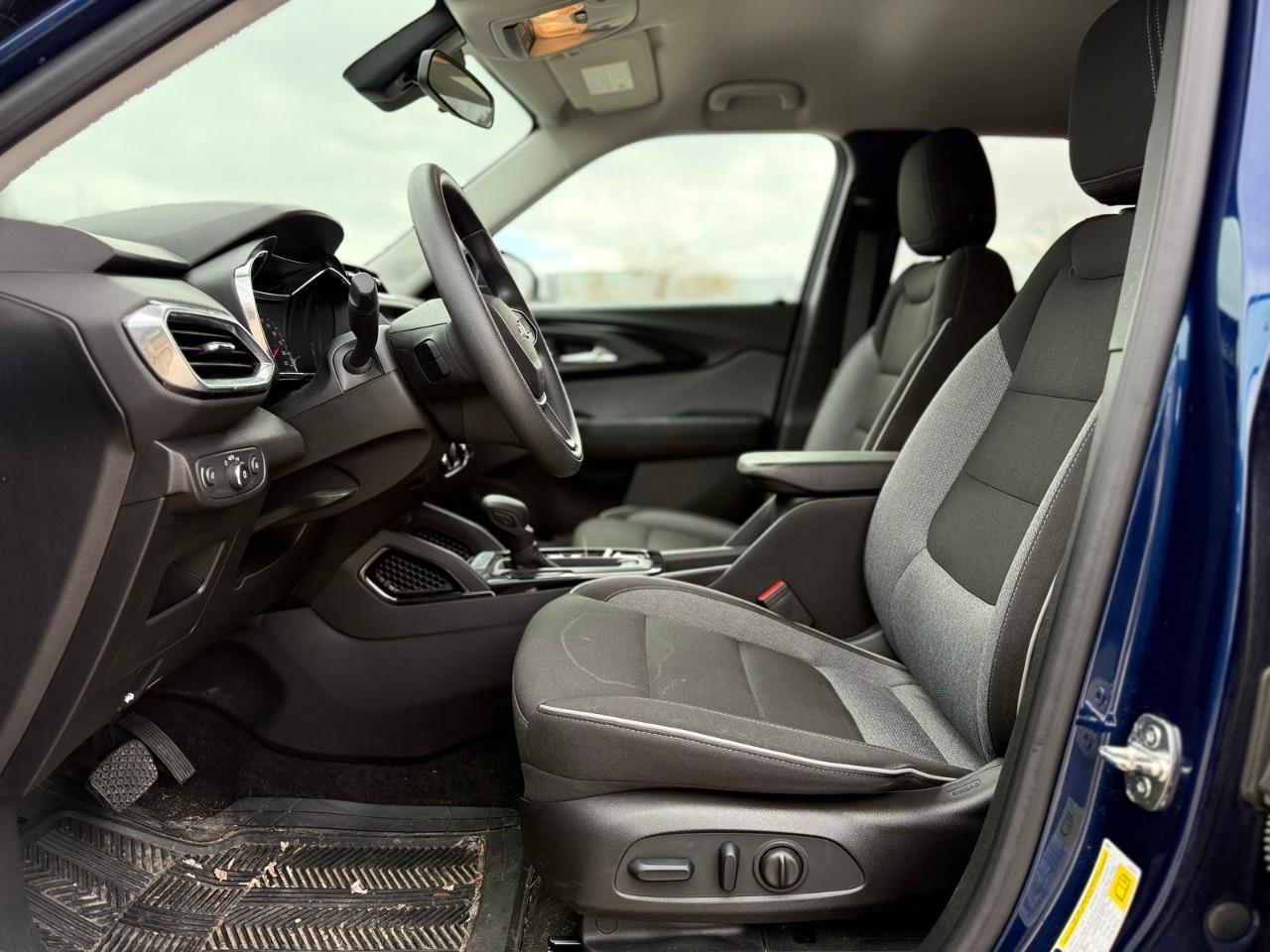 2023 Chevrolet TrailBlazer LT Front-Wheel Drive Photo4