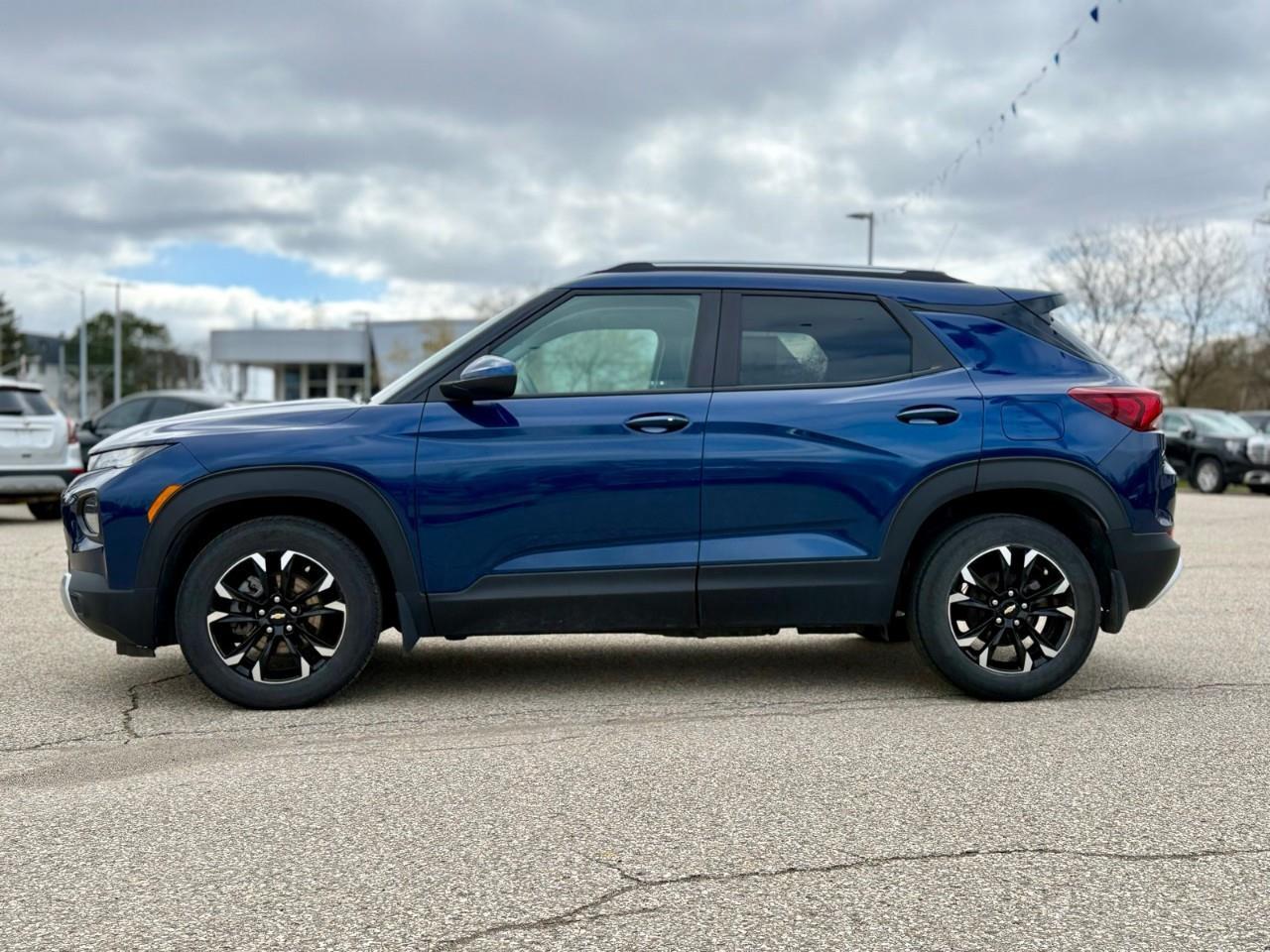 2023 Chevrolet TrailBlazer LT Front-Wheel Drive Photo2