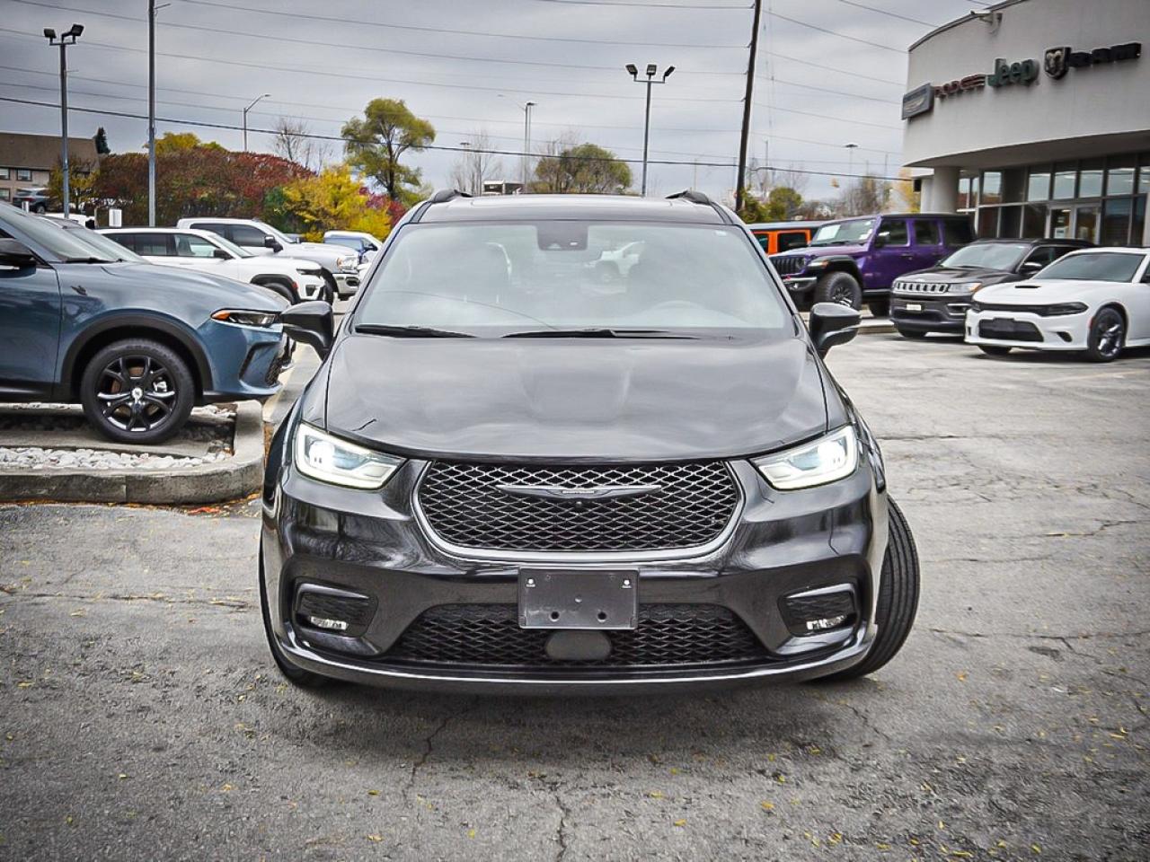 2023 Chrysler Pacifica  Photo4