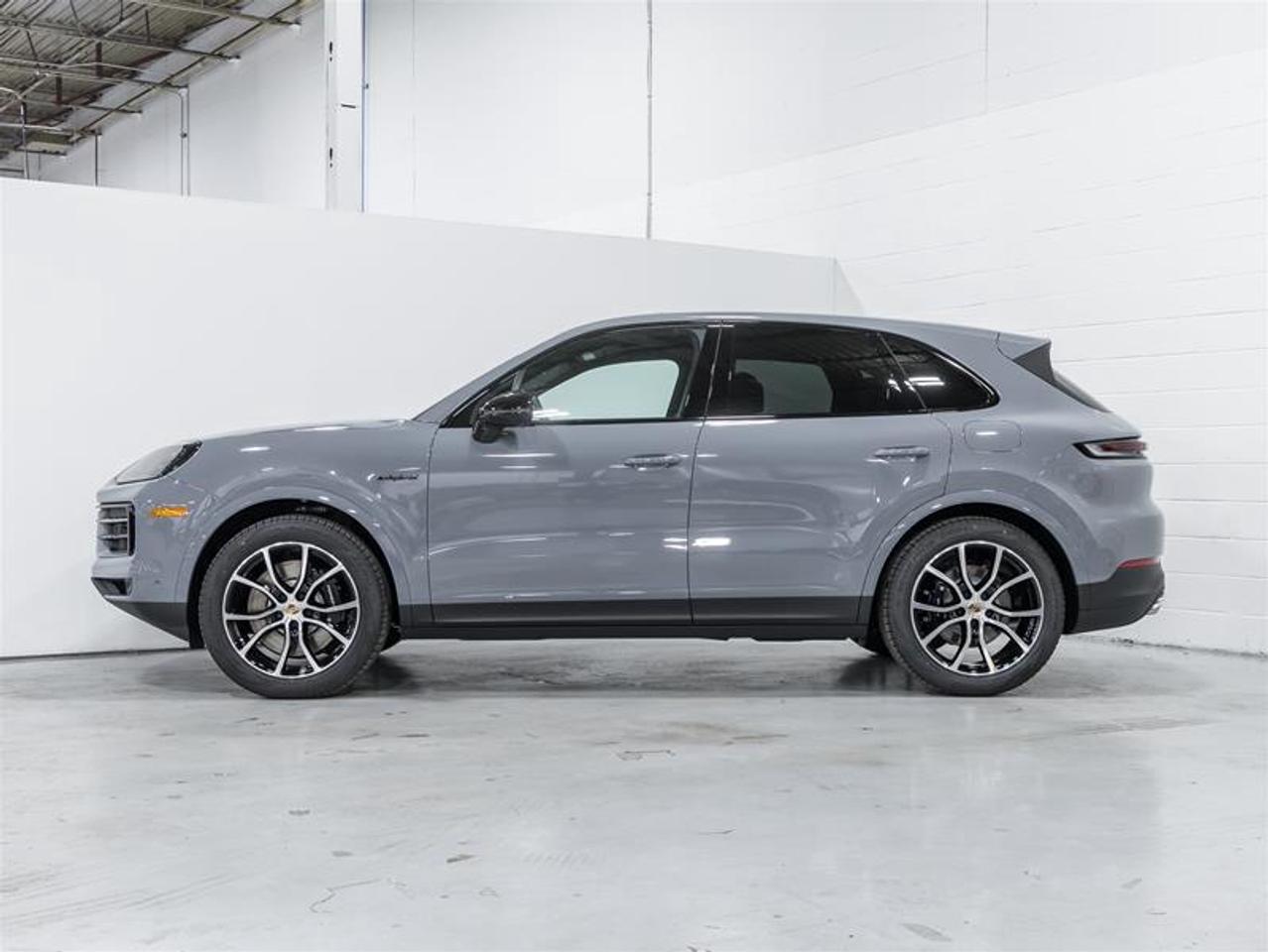 2026 Porsche Cayenne  Photo3