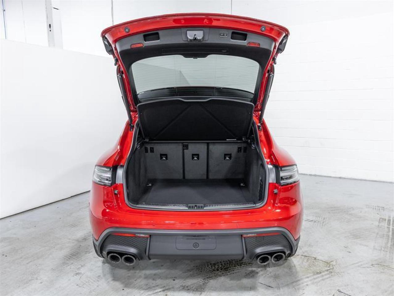 2026 Porsche Macan  Photo