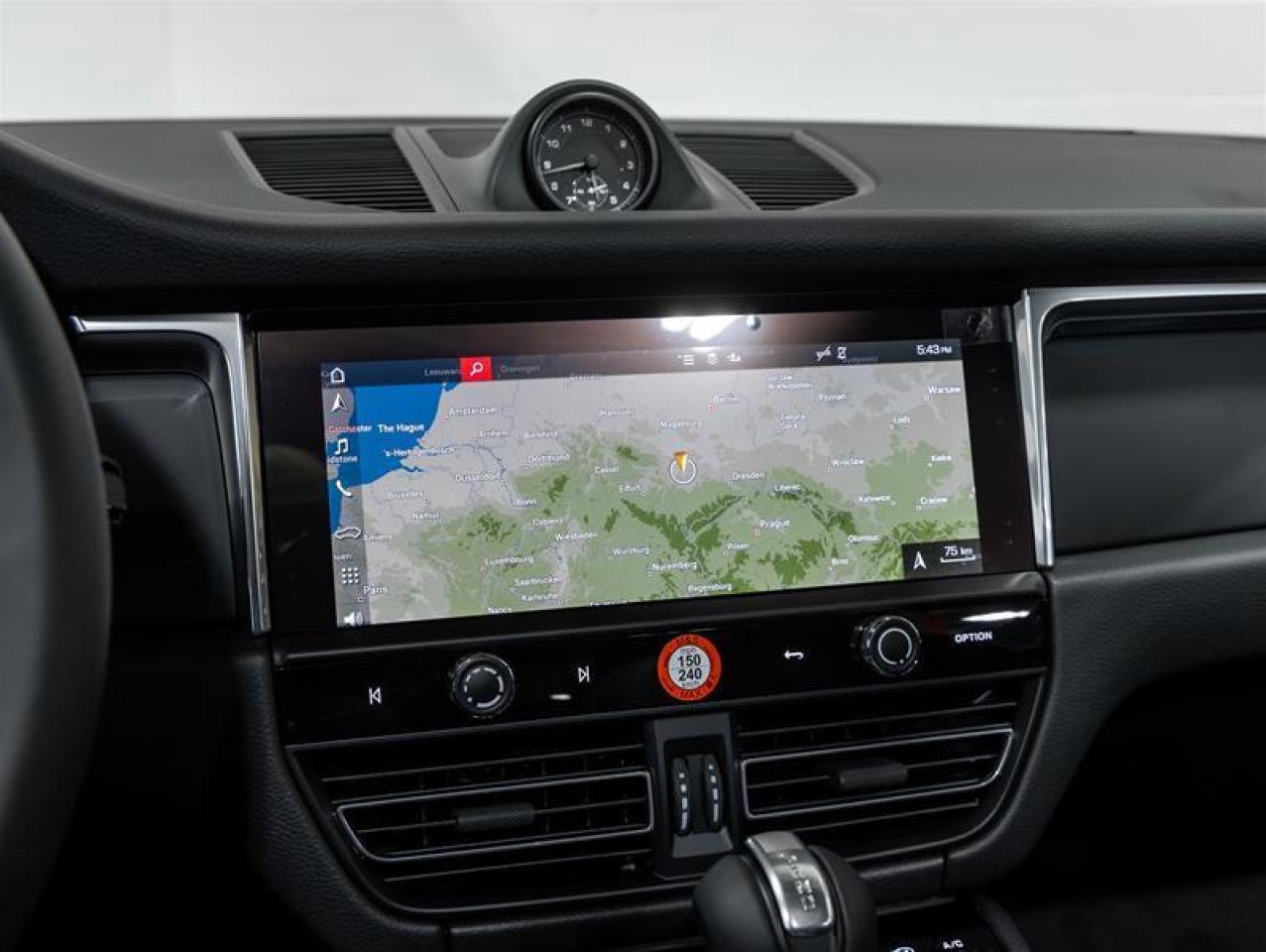 2026 Porsche Macan  Photo