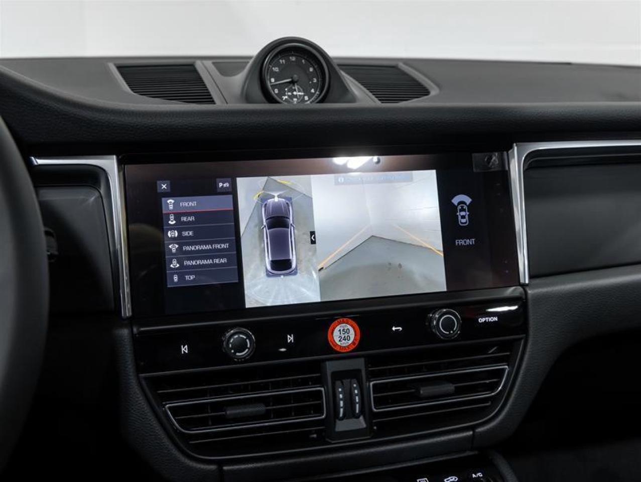 2026 Porsche Macan  Photo