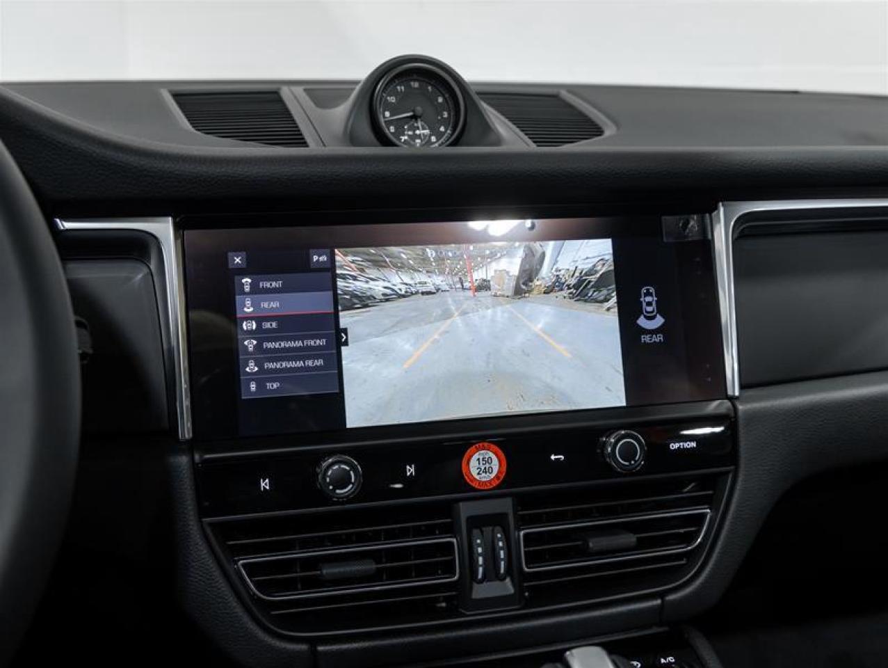 2026 Porsche Macan  Photo