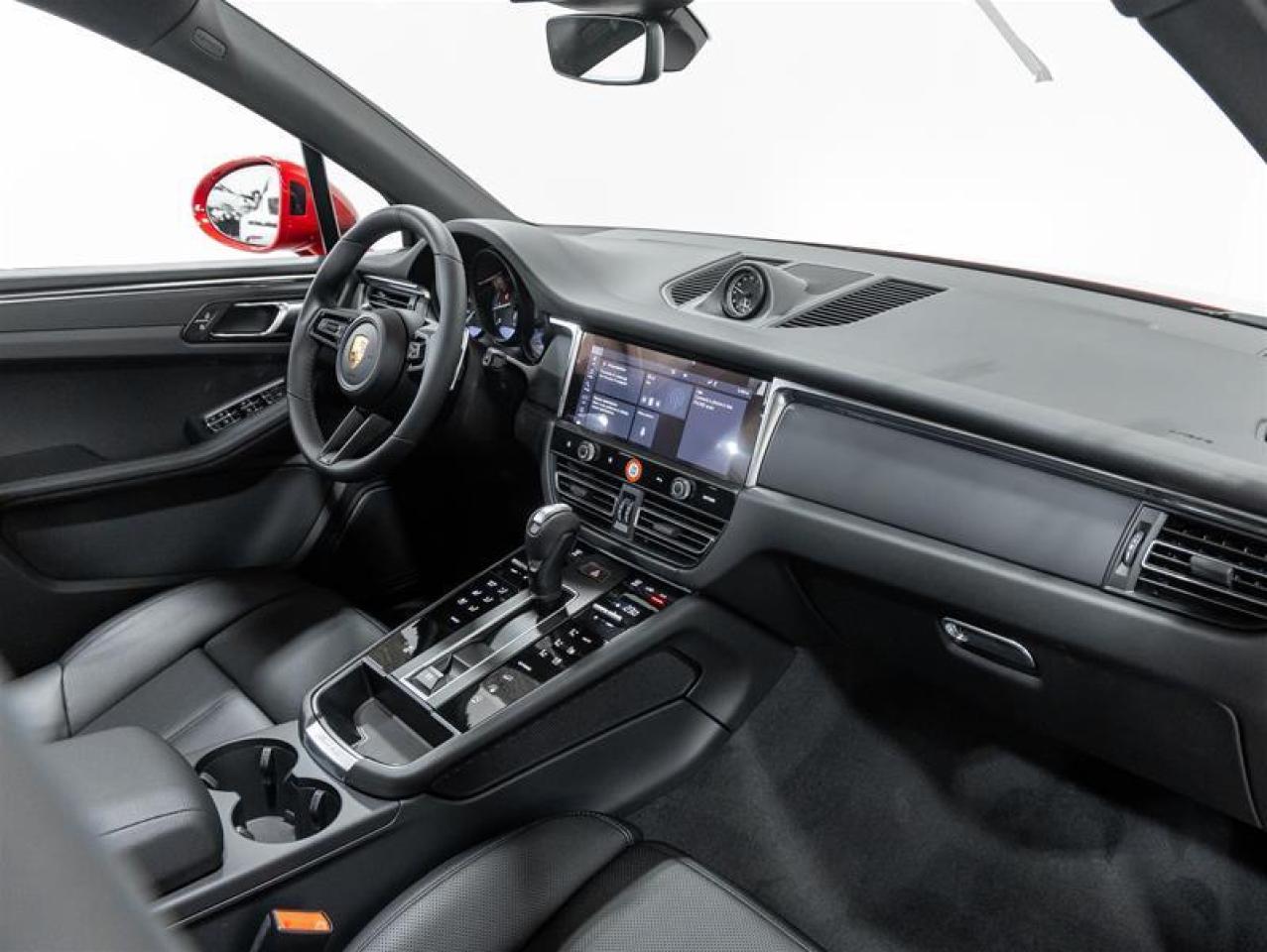 2026 Porsche Macan  Photo