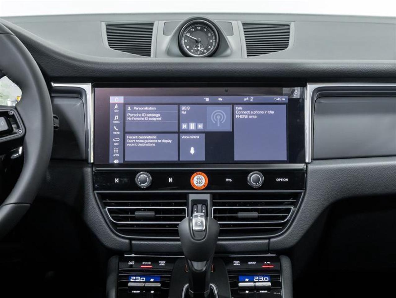 2026 Porsche Macan  Photo