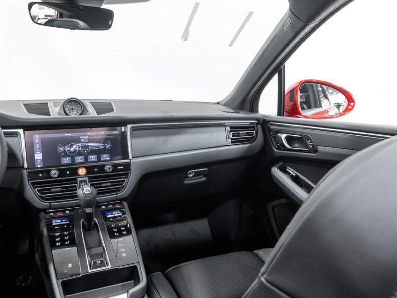 2026 Porsche Macan  Photo