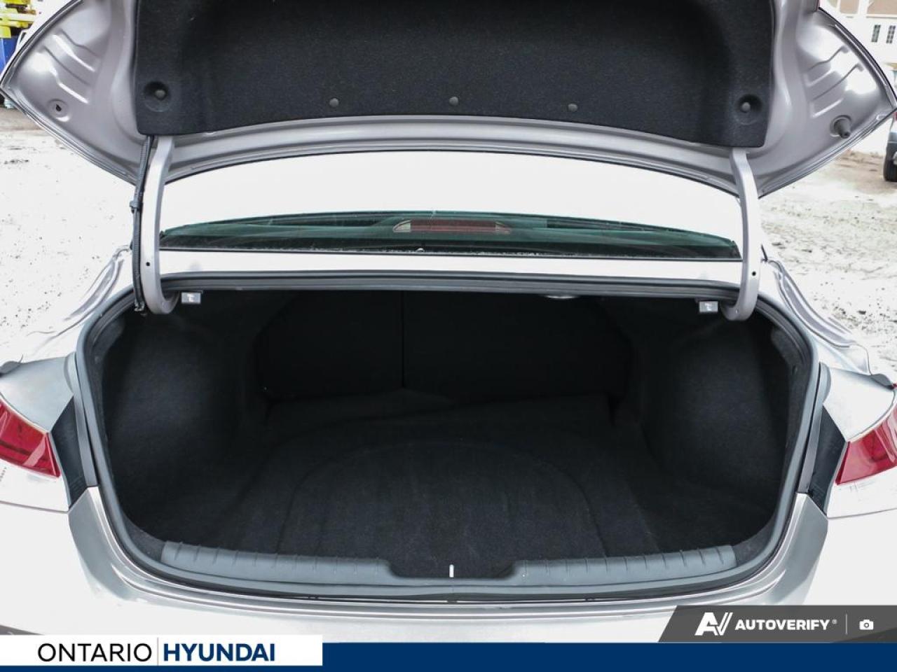 2023 Hyundai Elantra HEV Luxury 4dr Sedan Photo