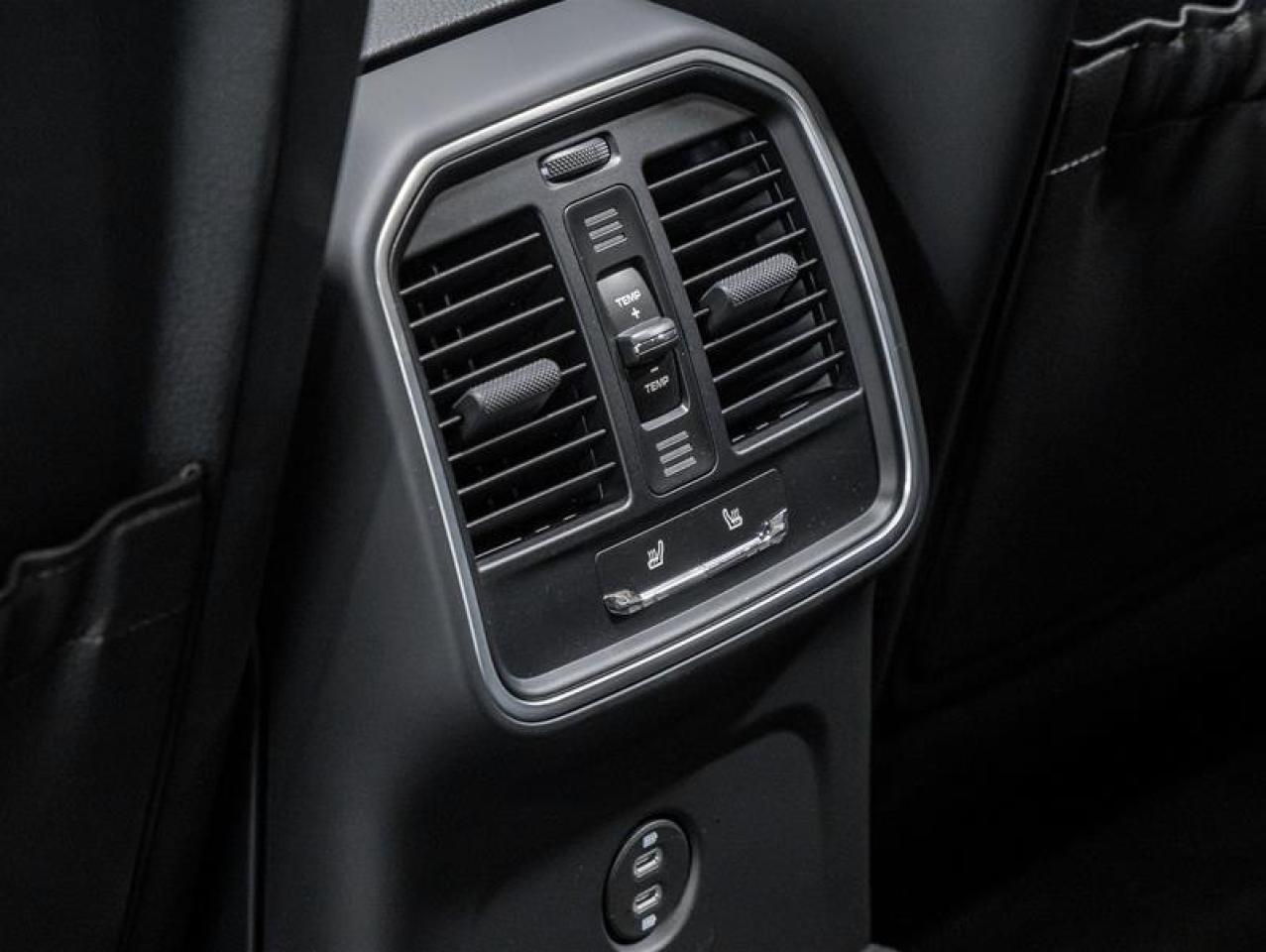 2026 Porsche Macan  Photo