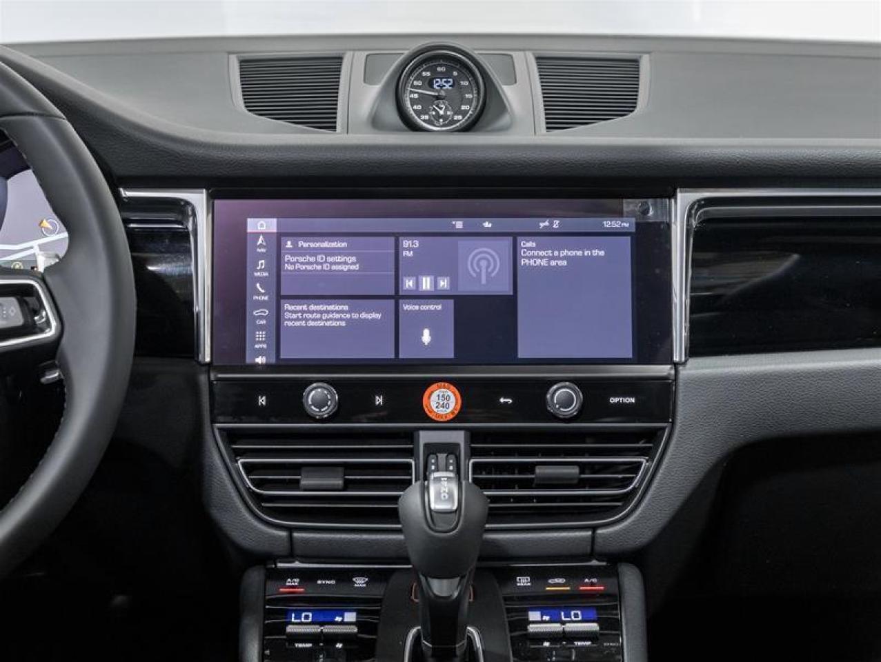 2026 Porsche Macan  Photo