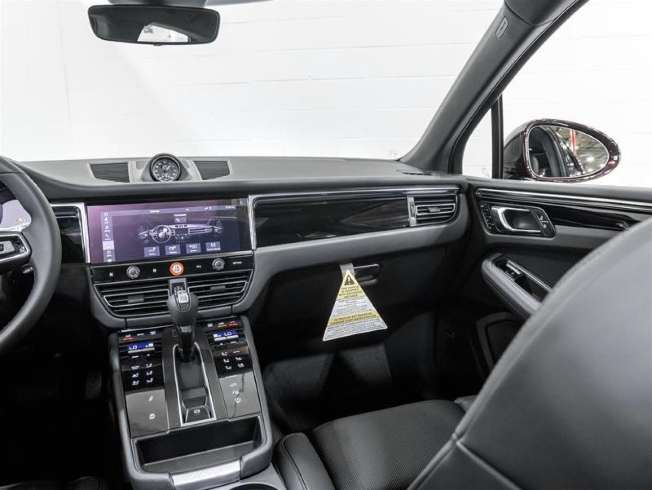 2026 Porsche Macan  Photo