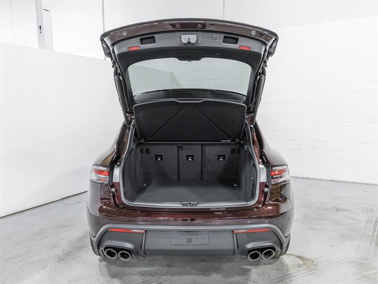 2026 Porsche Macan  Photo