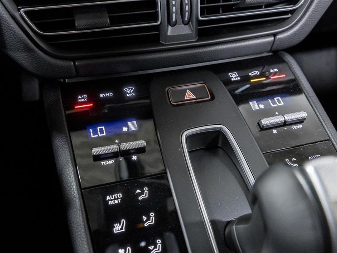 2026 Porsche Macan  Photo