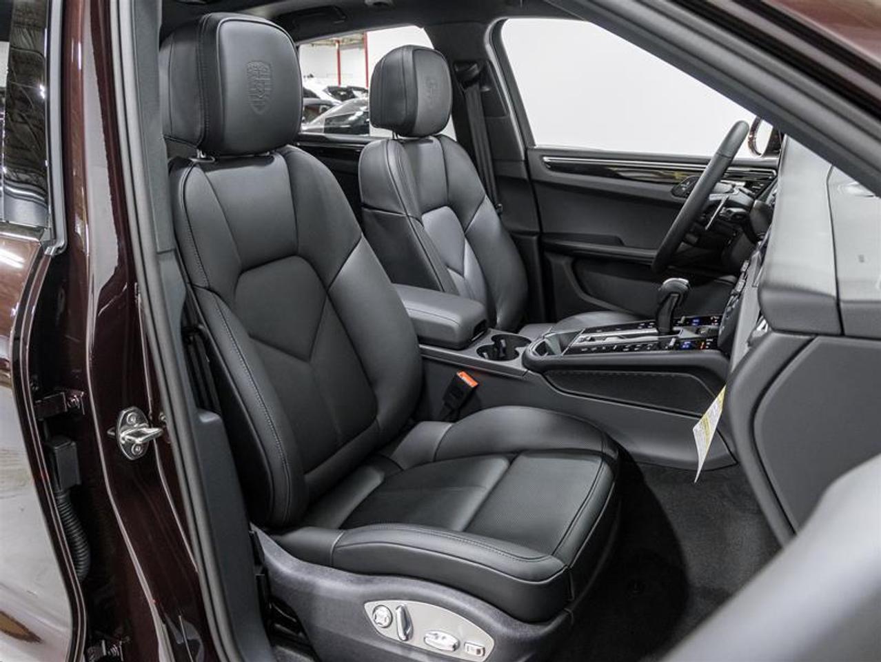 2026 Porsche Macan  Photo