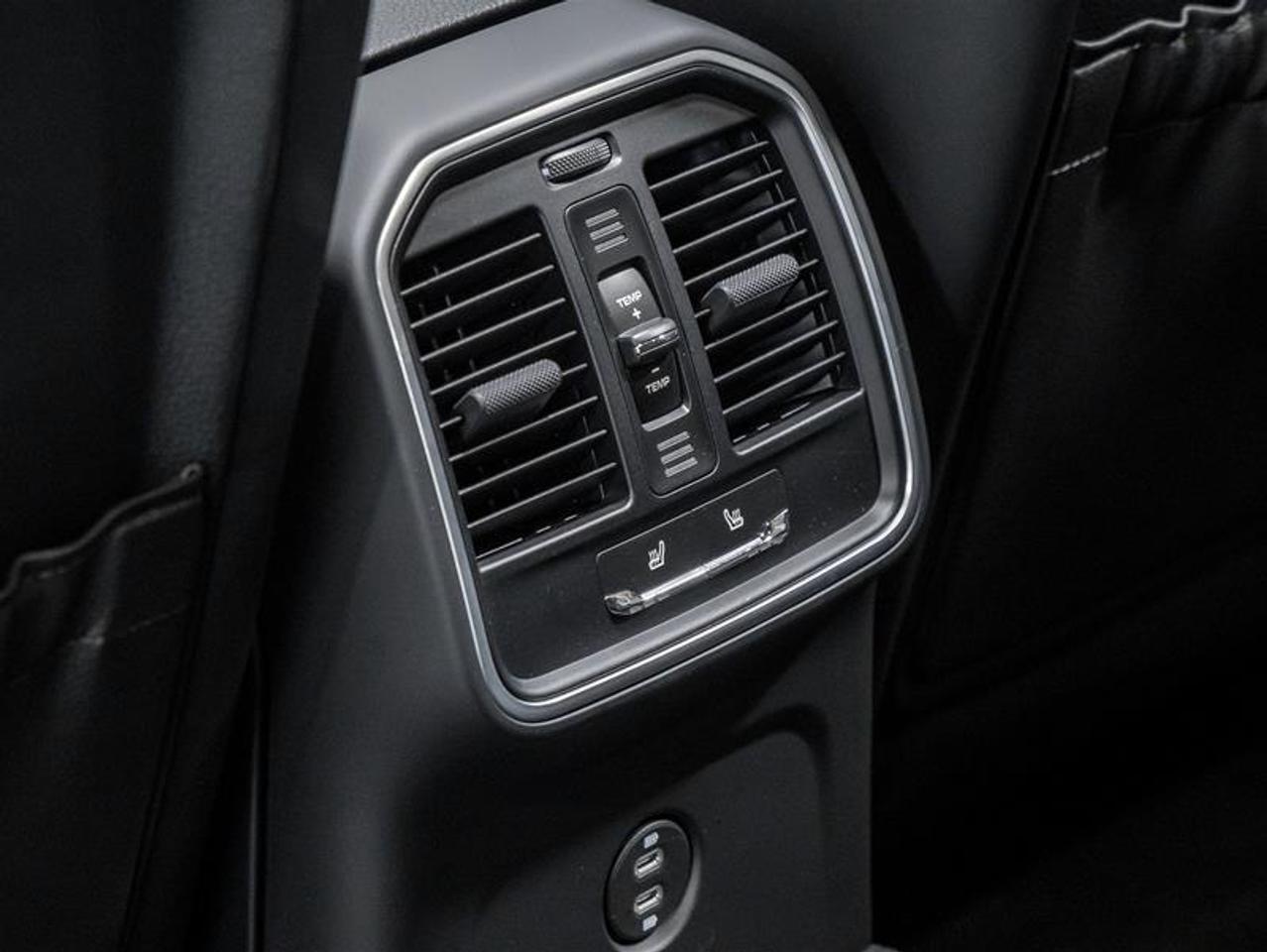 2026 Porsche Macan  Photo