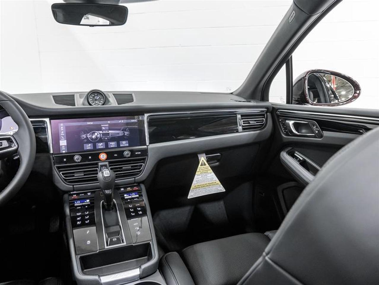 2026 Porsche Macan  Photo
