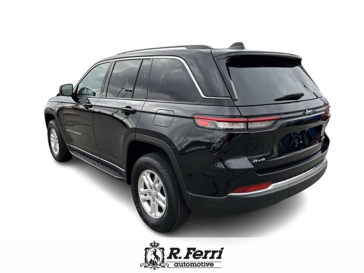 2023 Jeep Grand Cherokee Laredo 4dr 4x4 Photo