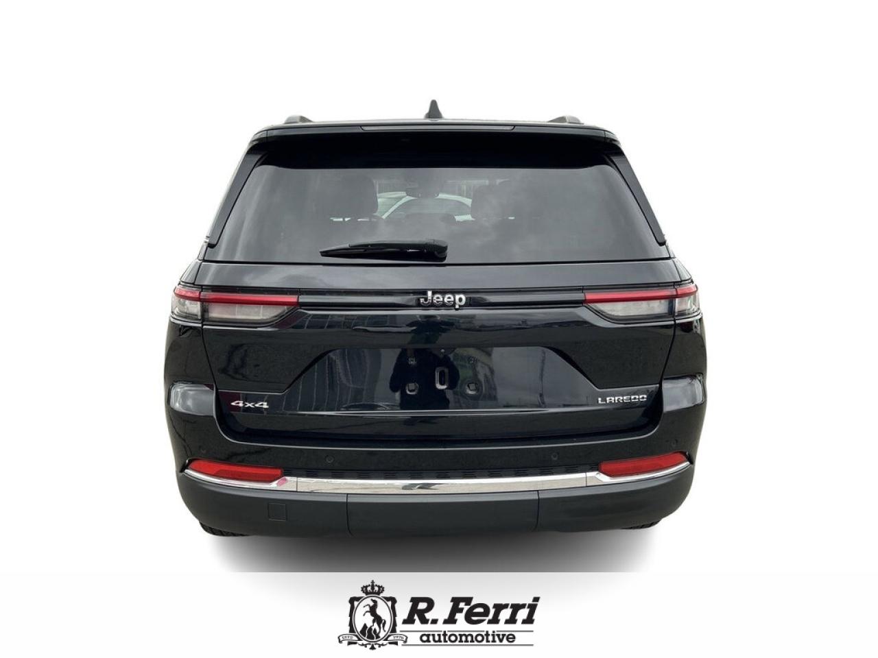 2023 Jeep Grand Cherokee Laredo 4dr 4x4 Photo