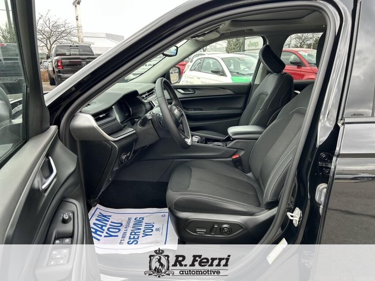 2023 Jeep Grand Cherokee Laredo 4dr 4x4 Photo