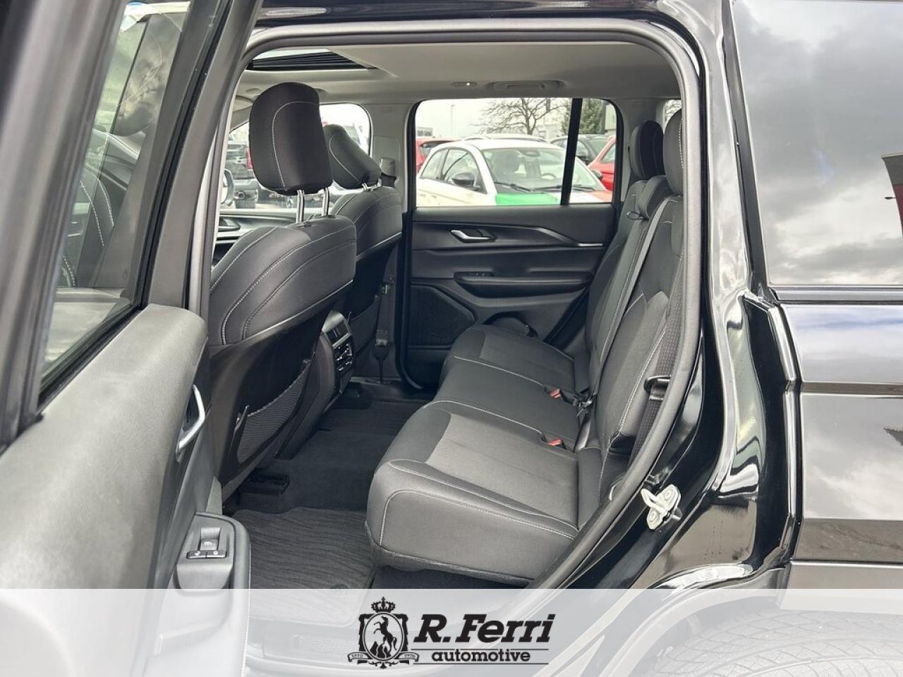 2023 Jeep Grand Cherokee Laredo 4dr 4x4 Photo