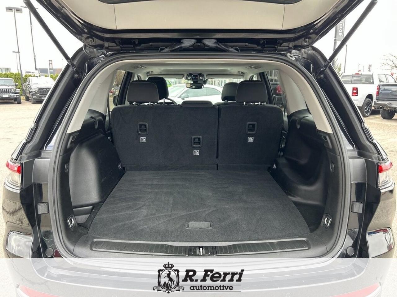 2023 Jeep Grand Cherokee Laredo 4dr 4x4 Photo