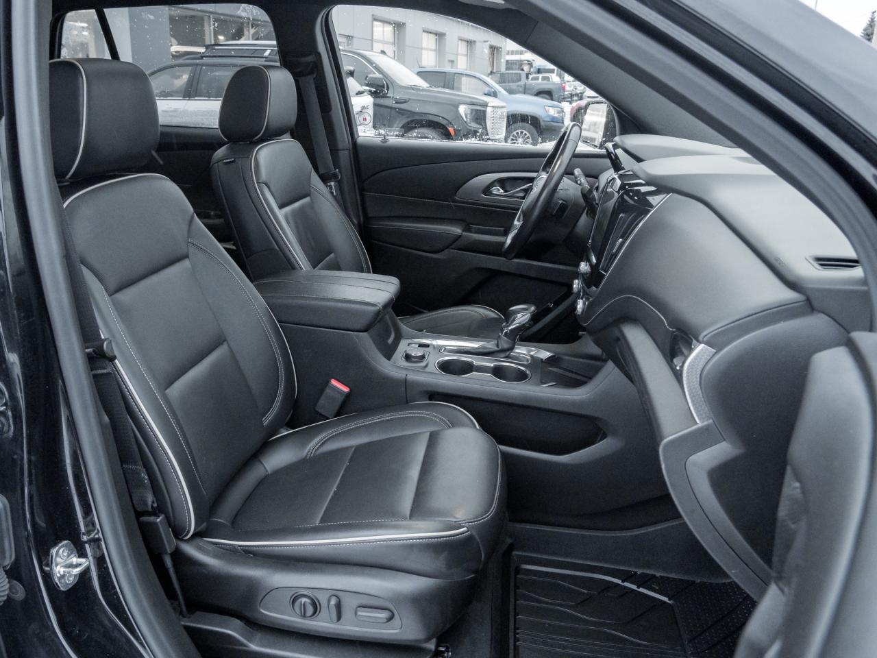 2022 Chevrolet Traverse Premier All-Wheel Drive Photo