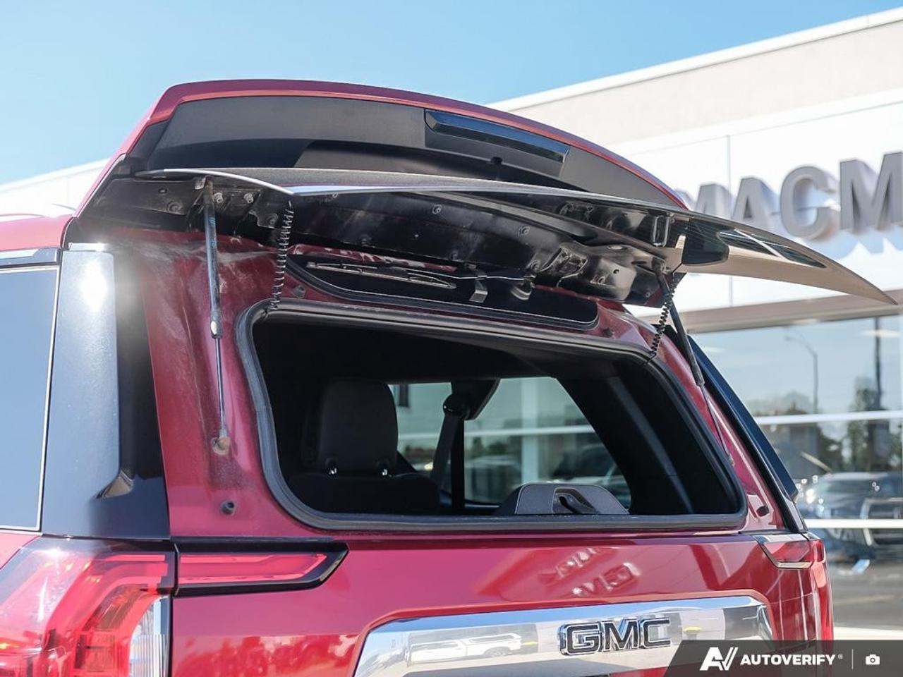 2023 GMC Yukon XL 4WD 4DR DENALI Photo