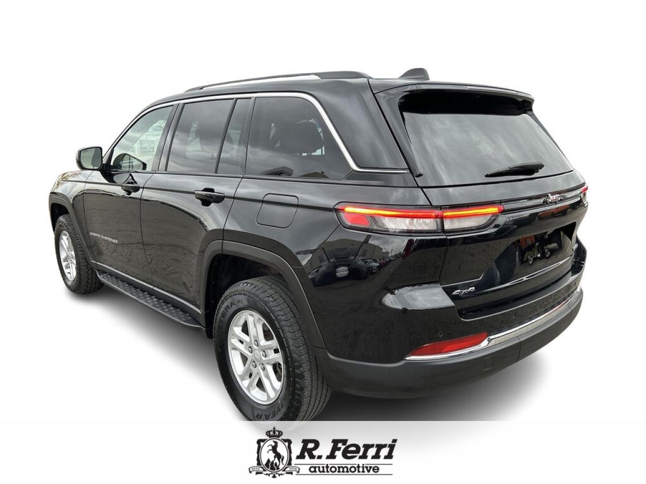 2023 Jeep Grand Cherokee Laredo 4dr 4x4 Photo