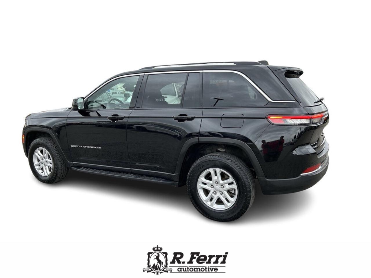 2023 Jeep Grand Cherokee Laredo 4dr 4x4 Photo