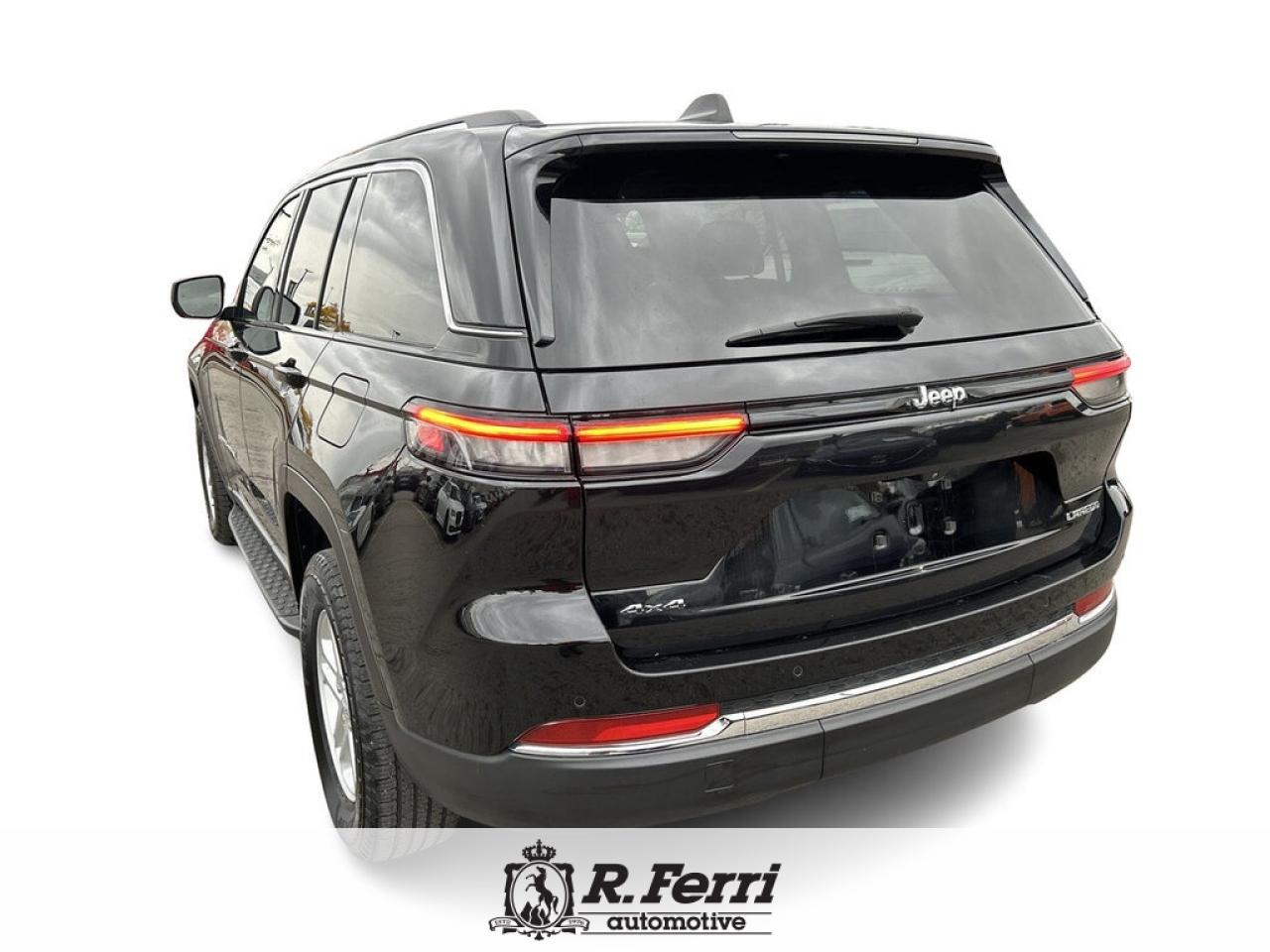 2023 Jeep Grand Cherokee Laredo 4dr 4x4 Photo