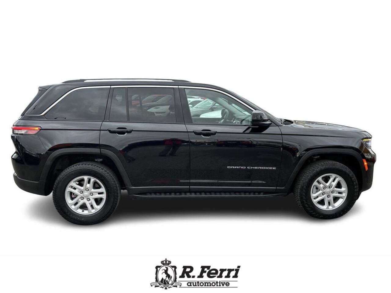 2023 Jeep Grand Cherokee Laredo 4dr 4x4 Photo