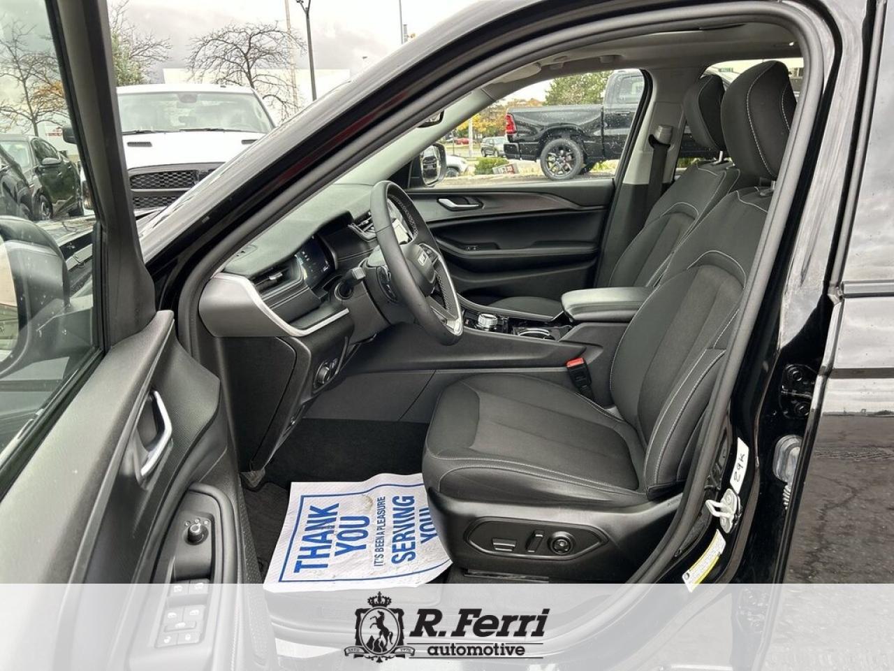 2023 Jeep Grand Cherokee Laredo 4dr 4x4 Photo