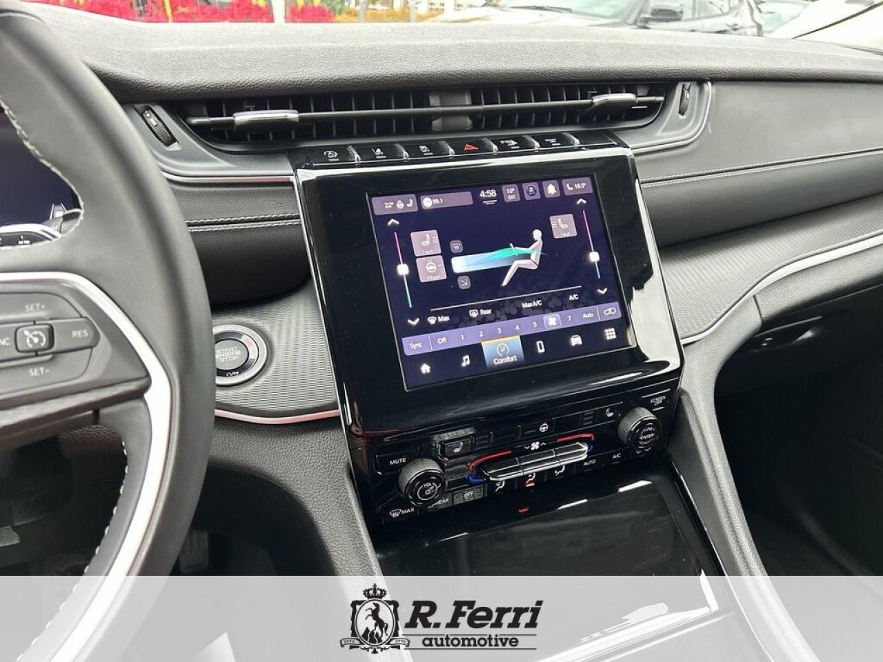 2023 Jeep Grand Cherokee Laredo 4dr 4x4 Photo
