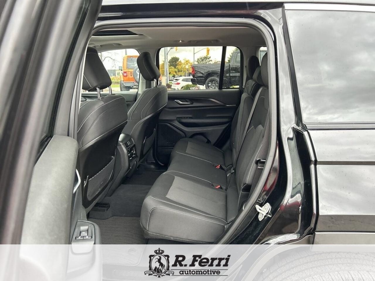 2023 Jeep Grand Cherokee Laredo 4dr 4x4 Photo