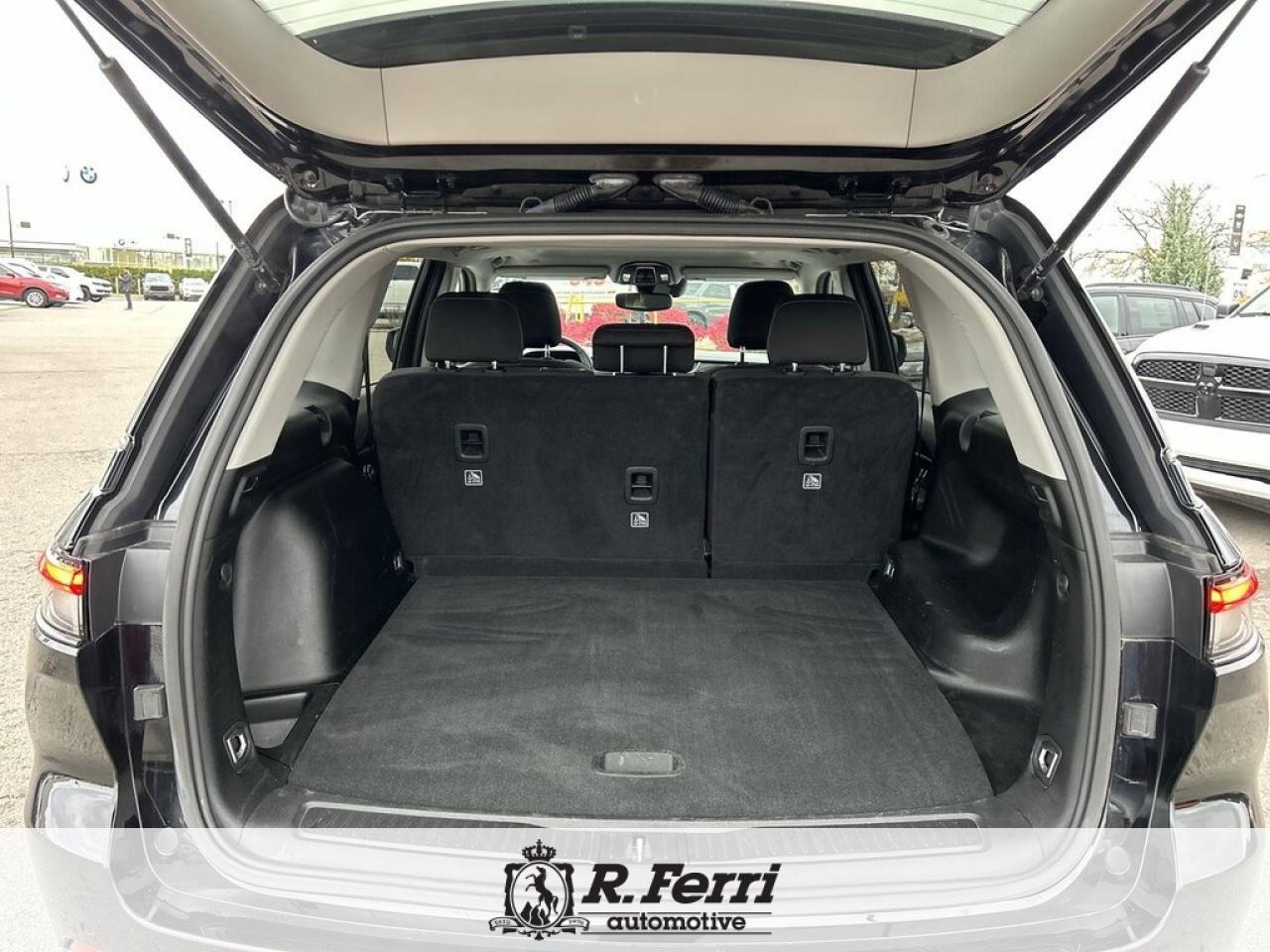 2023 Jeep Grand Cherokee Laredo 4dr 4x4 Photo