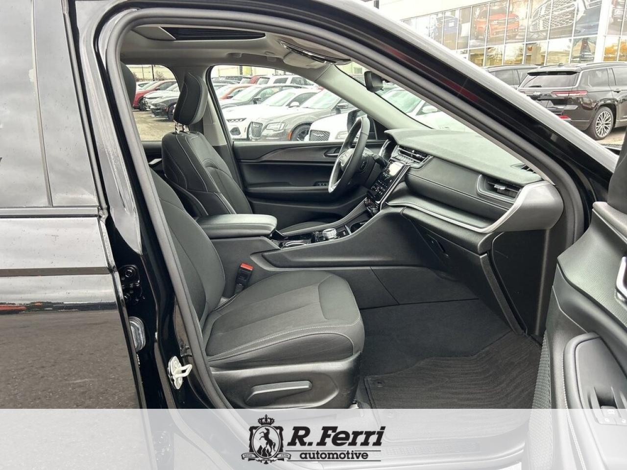 2023 Jeep Grand Cherokee Laredo 4dr 4x4 Photo