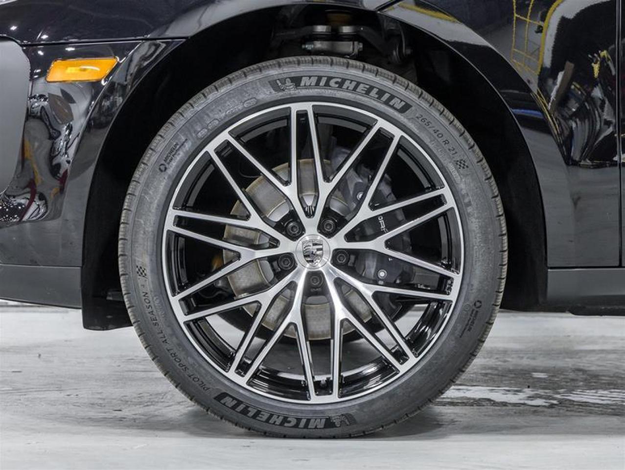 2026 Porsche Macan  Photo4