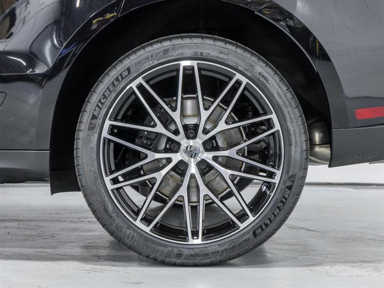 2026 Porsche Macan  Photo