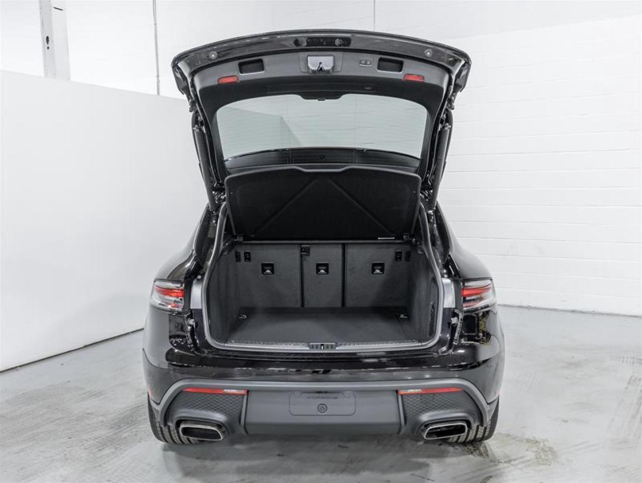 2026 Porsche Macan  Photo