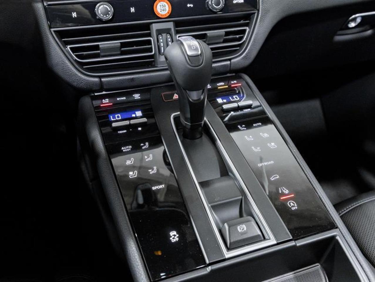 2026 Porsche Macan  Photo