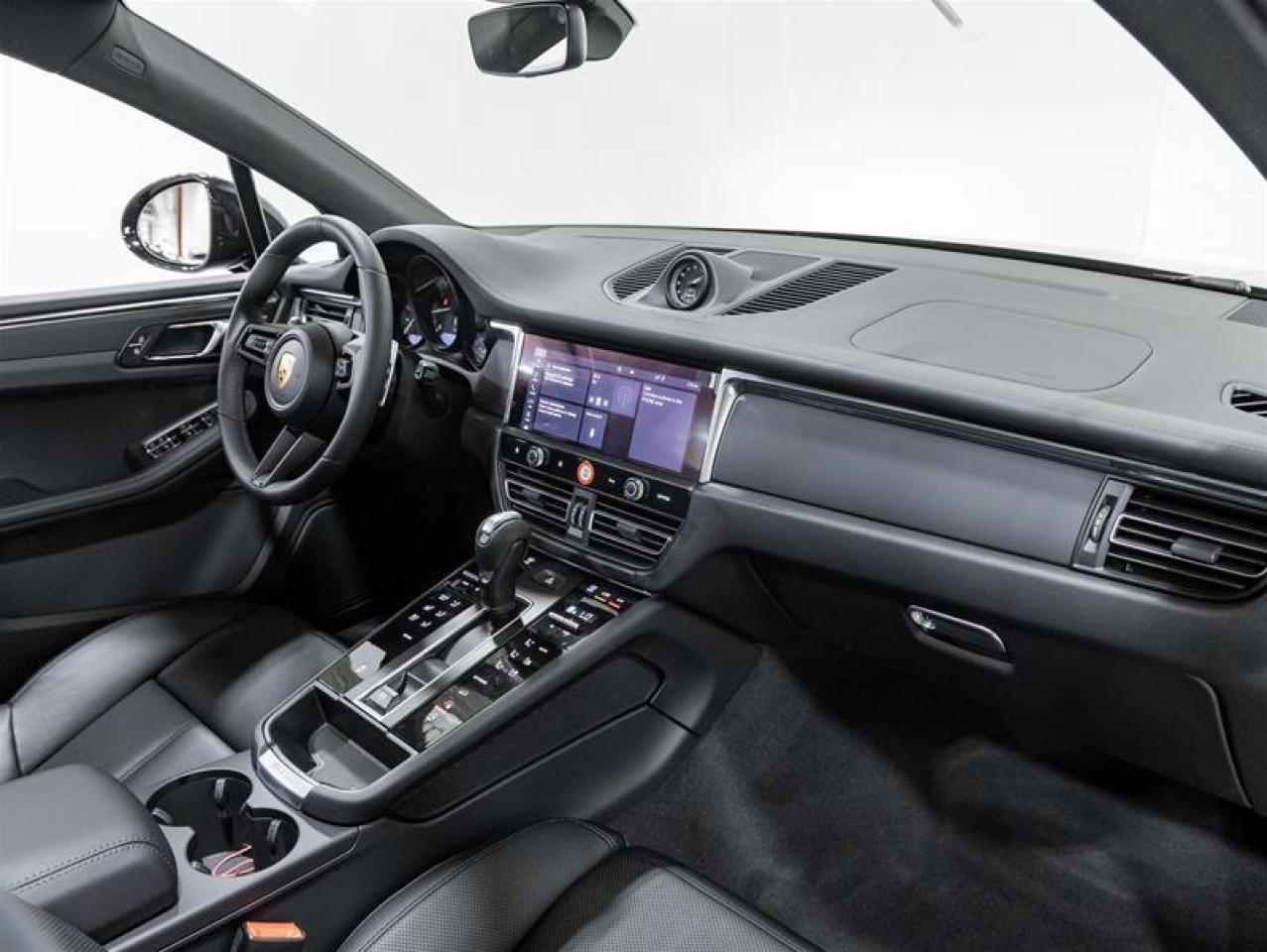 2026 Porsche Macan  Photo