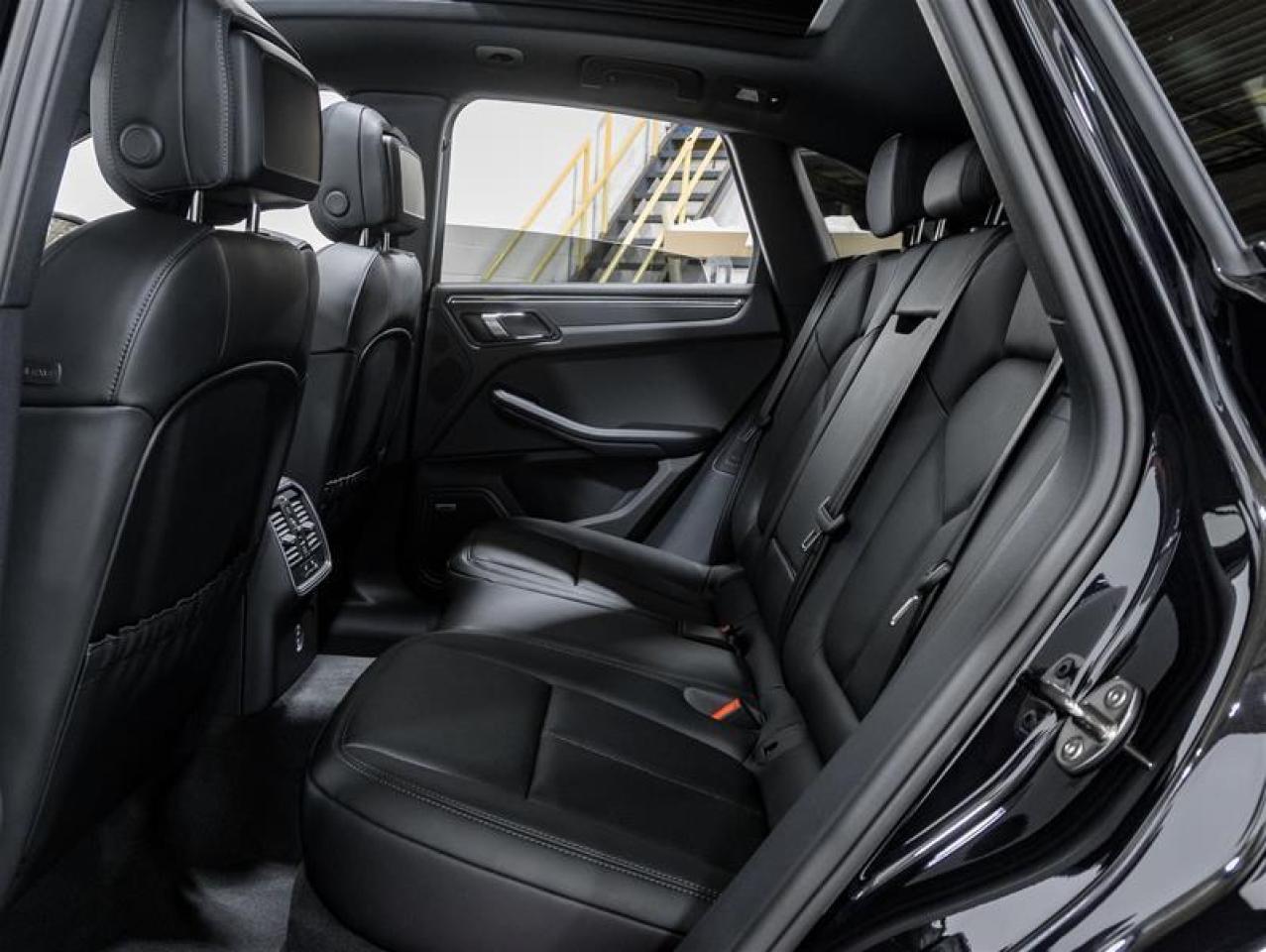 2026 Porsche Macan  Photo