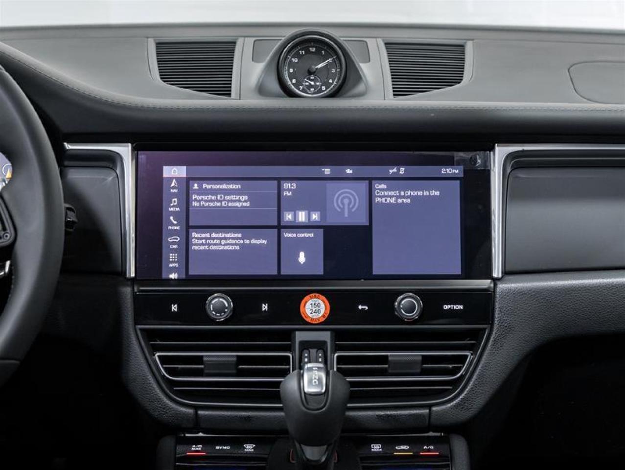 2026 Porsche Macan  Photo