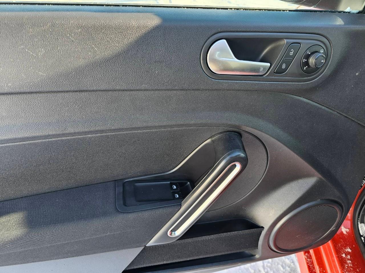 2016 Volkswagen Beetle 1.8 TSI Trendline (A6) 2dr Hatchback Photo