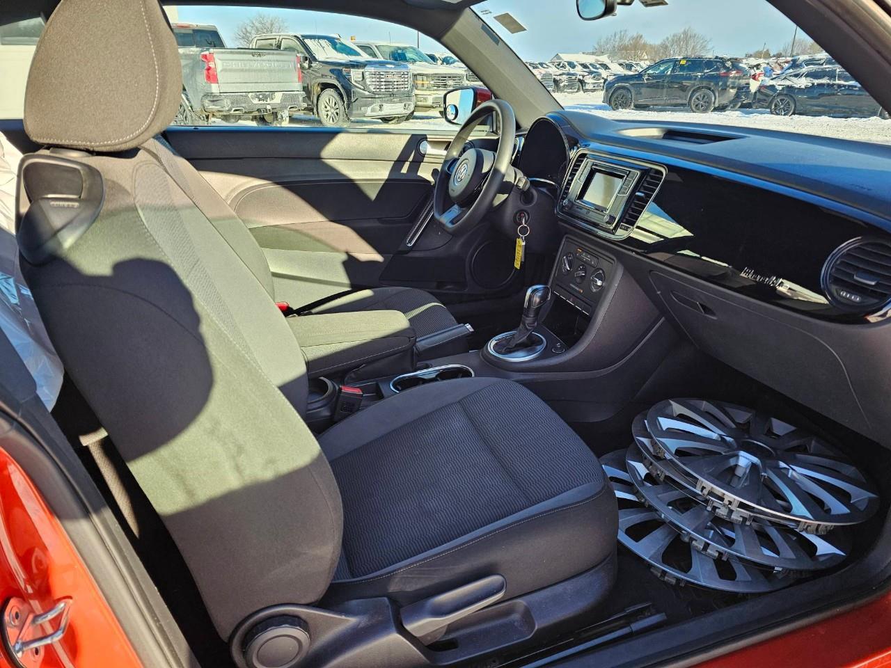 2016 Volkswagen Beetle 1.8 TSI Trendline (A6) 2dr Hatchback Photo