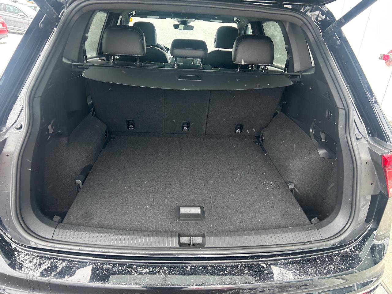 2022 Volkswagen Tiguan Highline R-LINE 4dr All-wheel Drive 4MOTION Photo